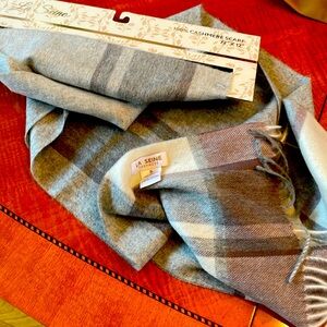 NWT La Seine cashmere scarf 72x12 grey white  soft great quality